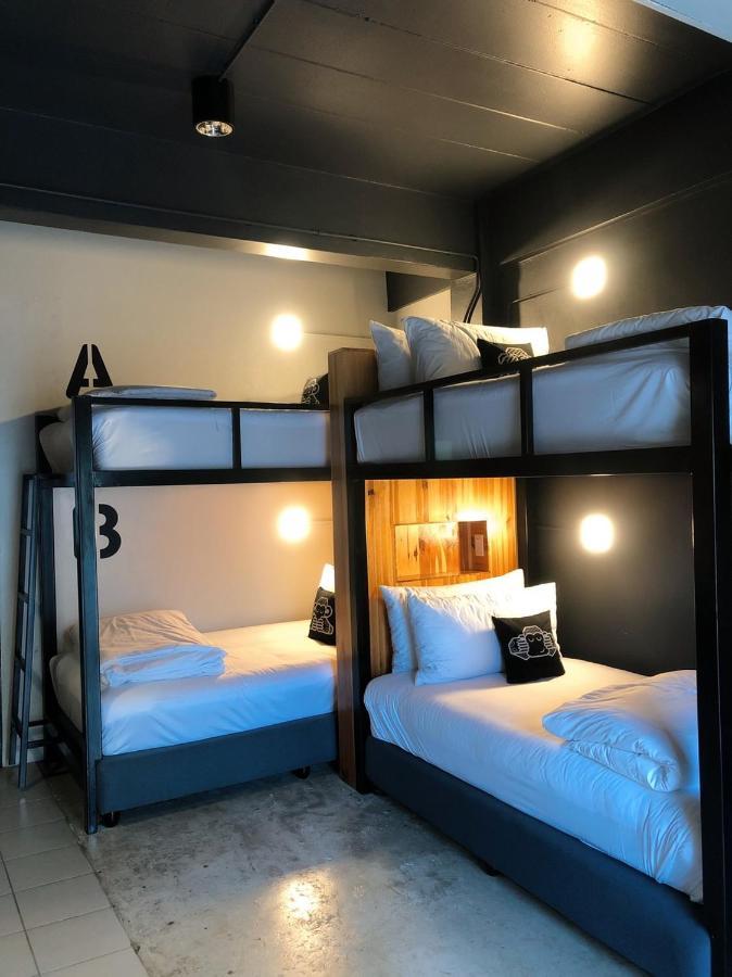 Blu Monkey Hub & Hotel Surat Thani Buitenkant foto