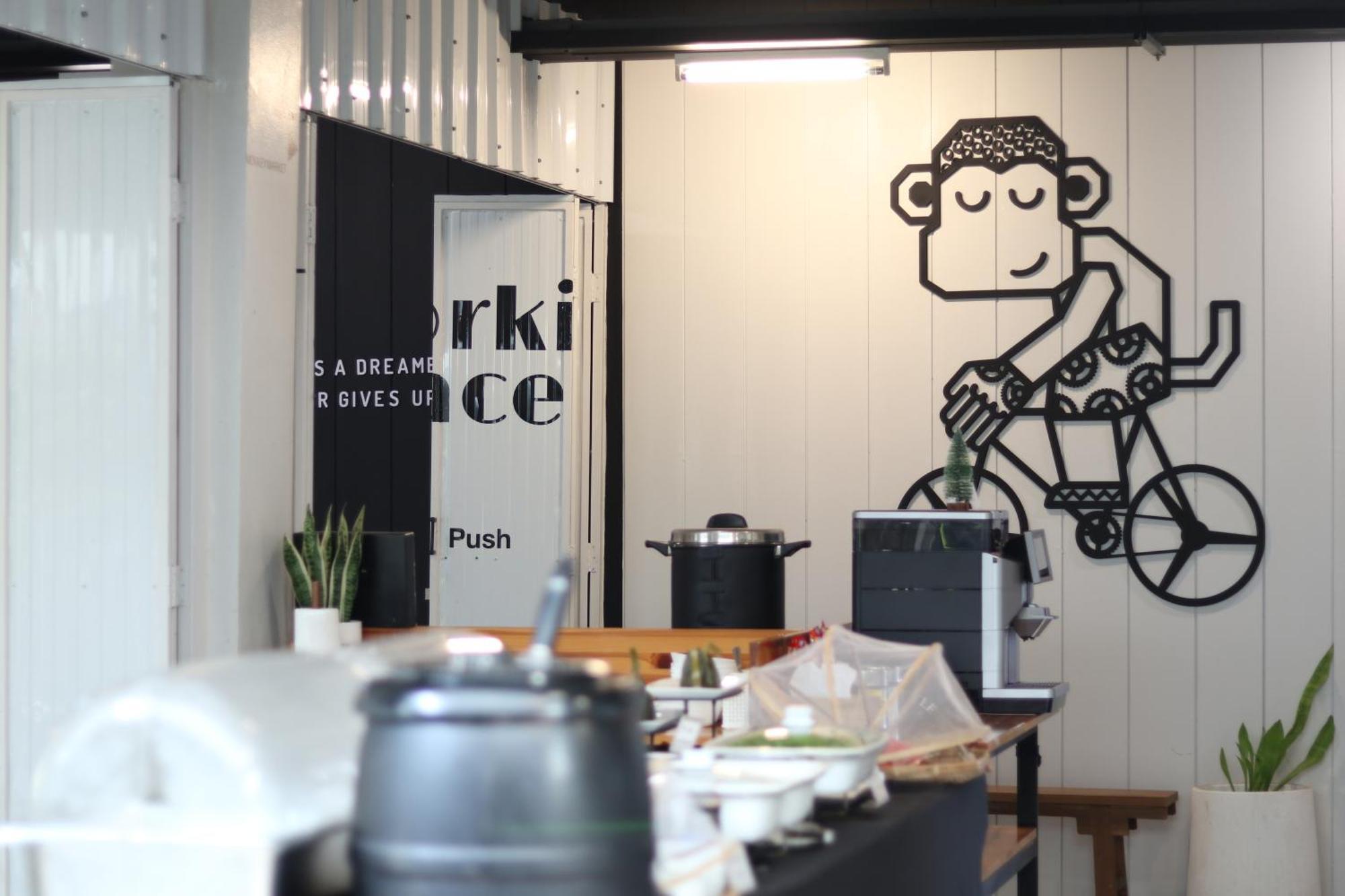 Blu Monkey Hub & Hotel Surat Thani Buitenkant foto
