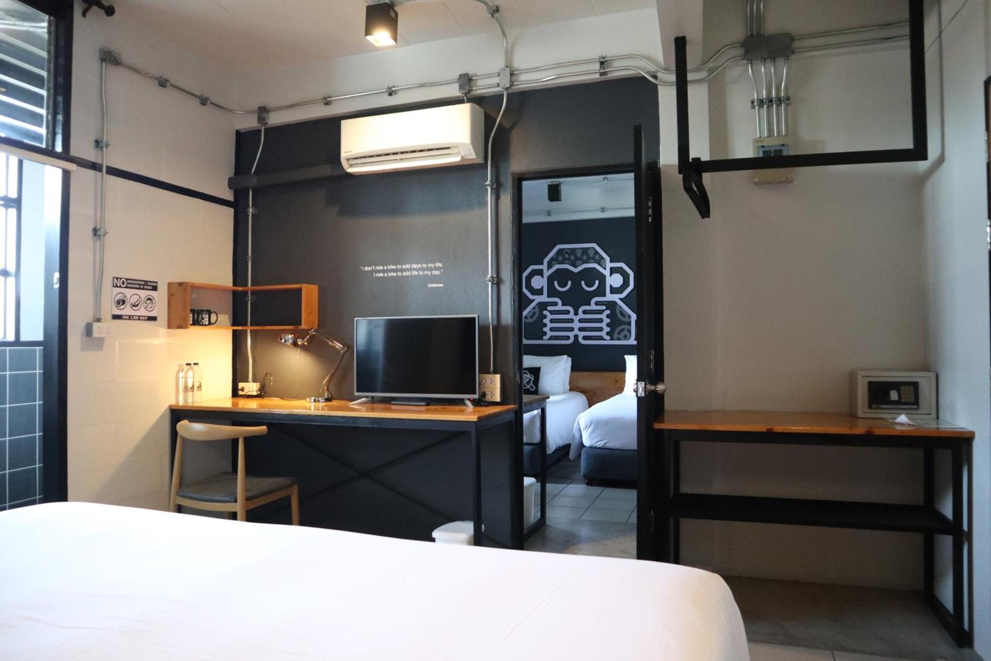 Blu Monkey Hub & Hotel Surat Thani Buitenkant foto